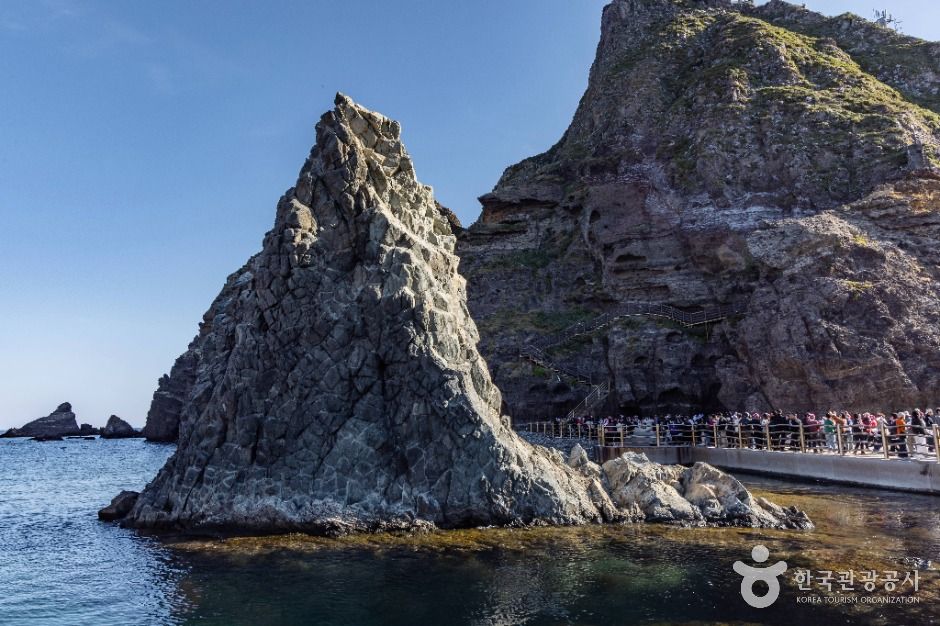 thumbnail-숫돌바위 (울릉도, 독도 국가지질공원)-0