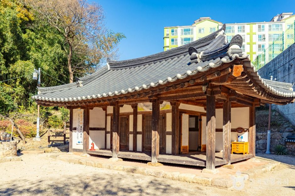 이충무공자당기거지