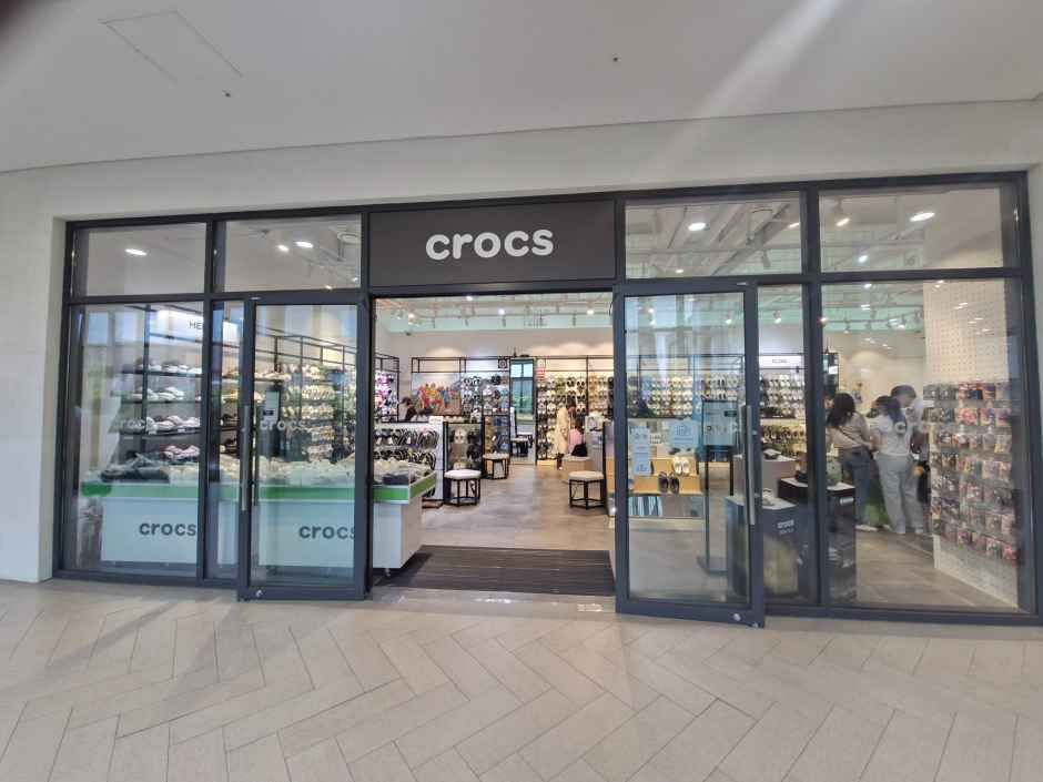 [事後免税店]crocs（クロックス）・現代プレミアムアウトレットキンポ（金浦）店(크록스 현대프리미엄아울렛 김포점)