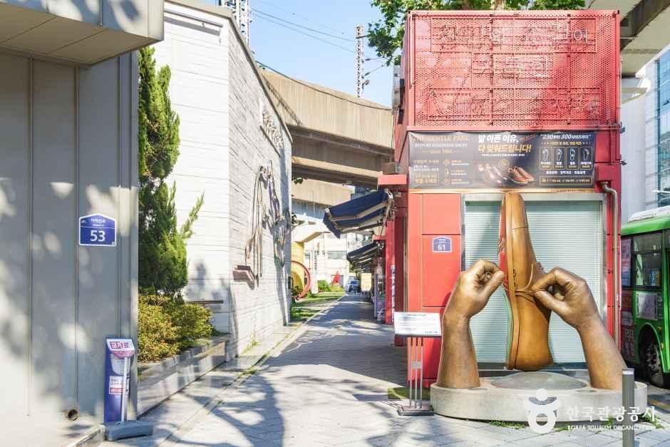 thumbnail-성수동 수제화거리-3