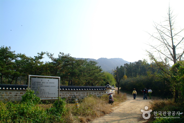 Königsgräber Bae-dong Samneung (경주 배동 삼릉)