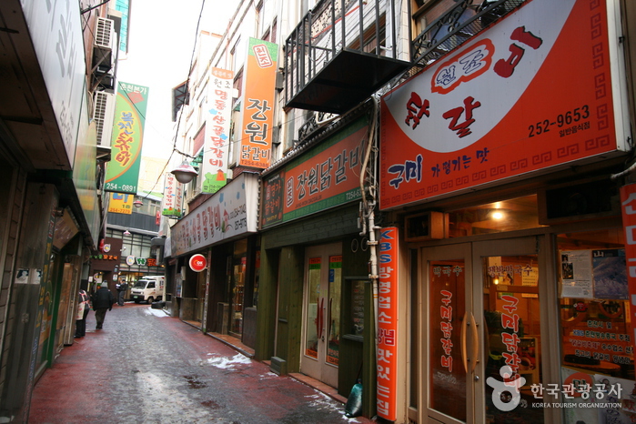 Chuncheon Myeongdong Dakgalbi Street (춘천 명동 닭갈비 골목)