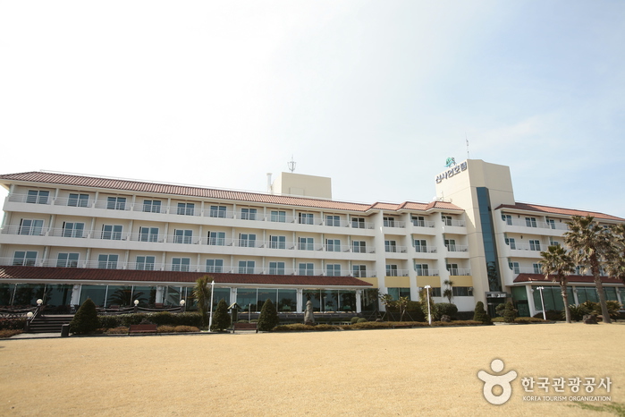 Jeju Sunshine Hotel (제주 선샤인호텔)