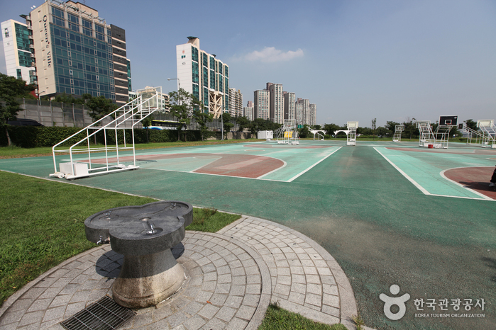 Городской парк Ханган в районе Ичхон (한강시민공원 이촌지구(이촌한강공원))