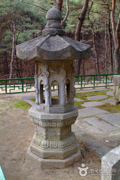 Silleuksa Temple (신륵사)