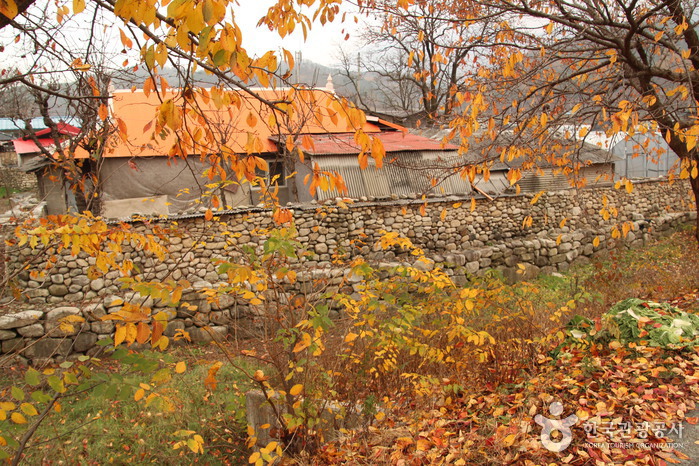 Old Walls of Jijeon Village in Muju (무주 지전마을 옛 담장)