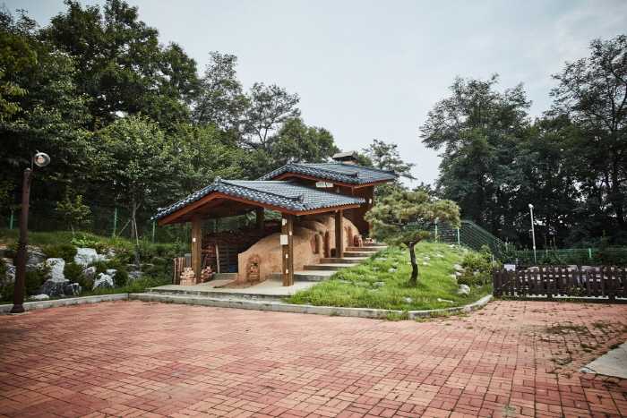 Incheon Gyeongseo-dong Nokcheongja Kiln Site (인천 경서동 녹청자 요지)