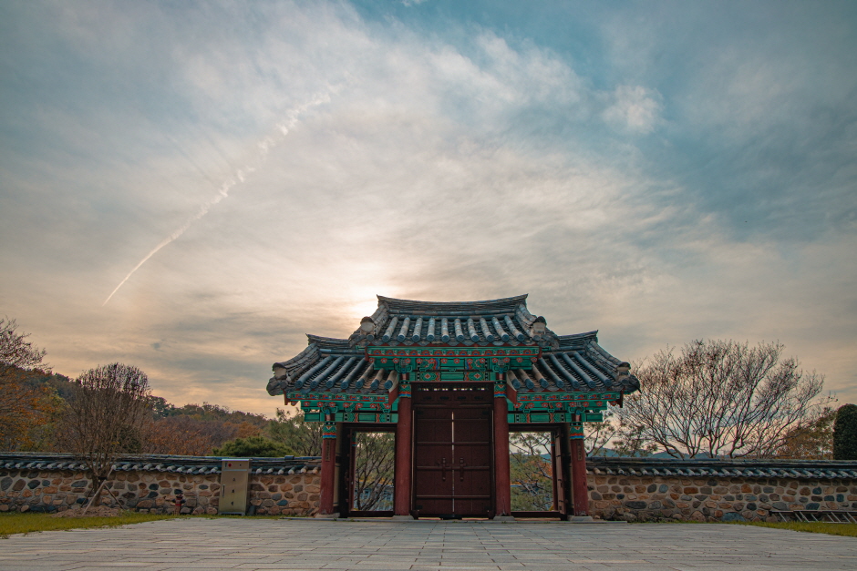Konfuzianische Akademie Wolbongseowon (월봉서원)