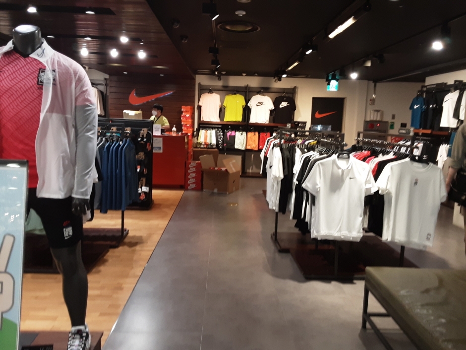 Nike - Lotte Dongnae Branch [Tax Refund Shop] (나이키 롯데동래)