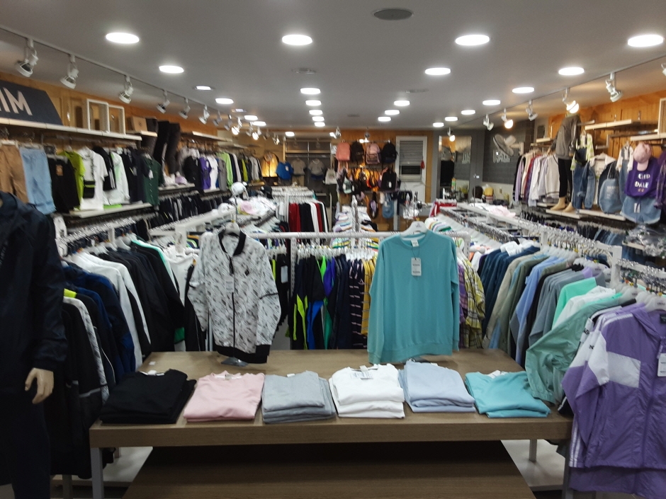 Usall - Jeju Chilseong Branch [Tax Refund Shop] (유솔 제주칠성)