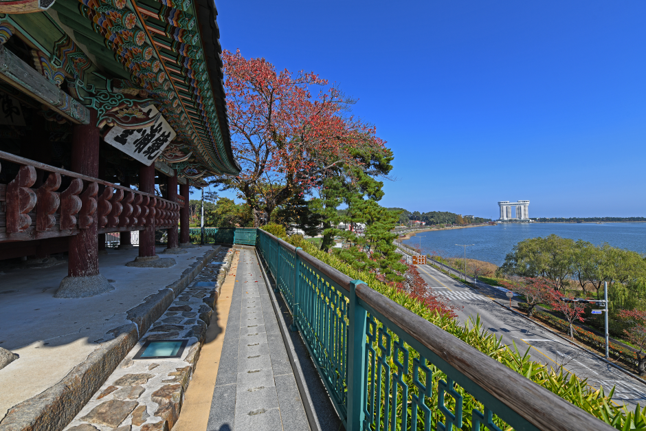 Gyeongpodae Pavilion (강릉 경포대)