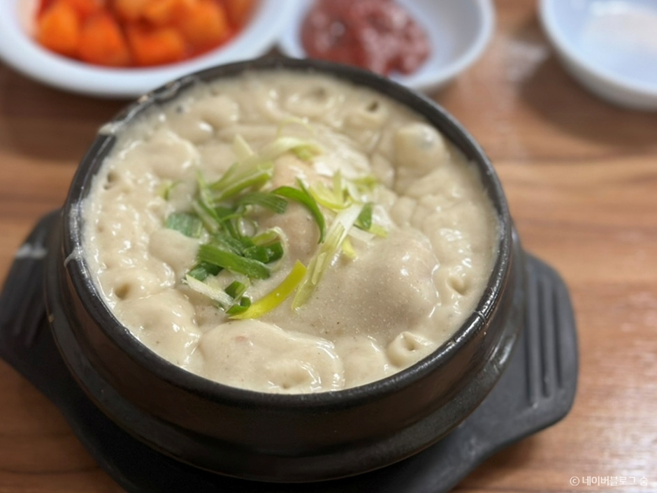 Wonjo Hosu Samgyetang (원조호수삼계탕)