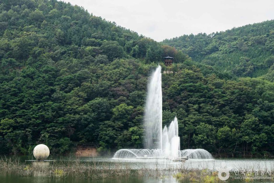 옥연지 송해공원