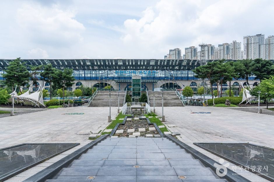 천안아산역 동광장