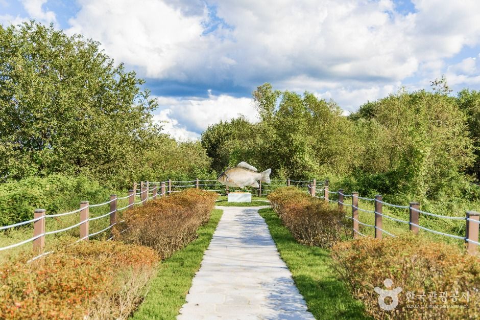 thumbnail-예당호중앙생태공원-3