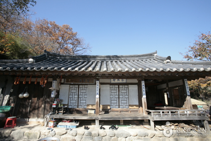 Uhyangdaok House (Yu...