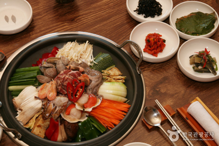 Daeho Hanjeongsik (대호한정식)