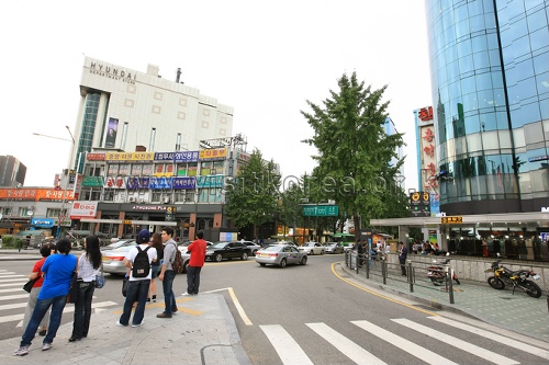 Улица Ёнсе-ро в районе Синчхон (연세로)16