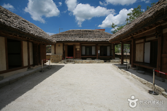 Geburtsstätte und Gedenkhalle von Oesol Choe Hyeon-bae (외솔 최현배선생 생가 기념관)