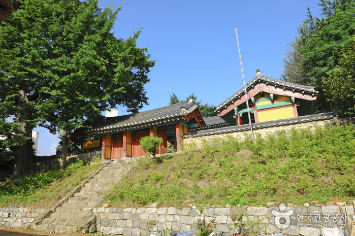 Gimpo Hyanggyo Confucian School (김포향교)