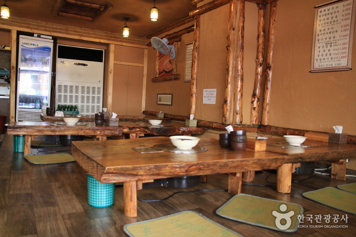 옹기전 뚝배기 황태칼국수1