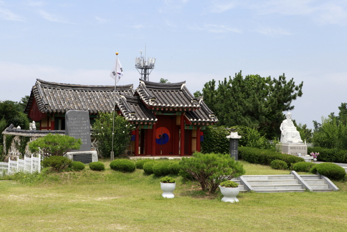 청원연꽃마을 은적산 정상의 단군성전