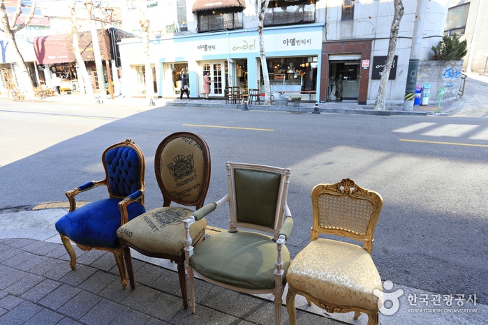 Itaewon Antique Furniture Street (이태원 앤틱 가구 거리)