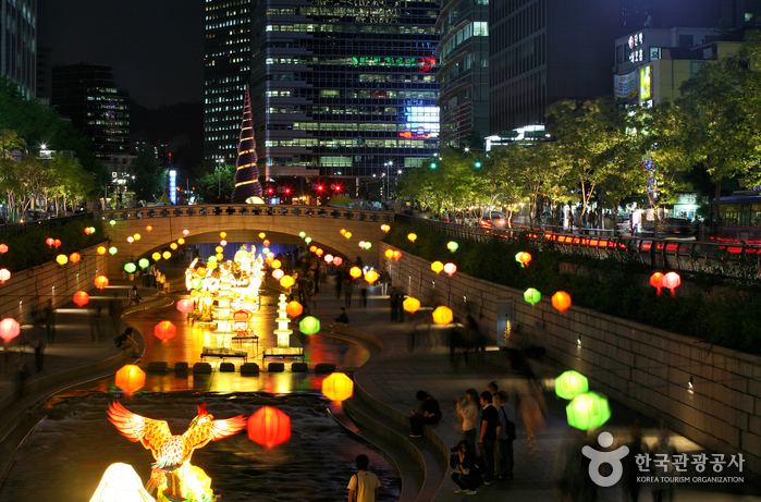 Cheonggyecheon Stream (청계천)2