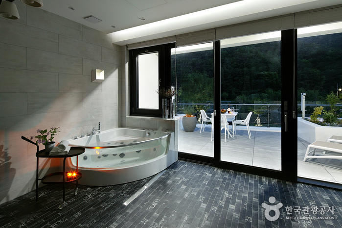 Be, Bridge Pool Villa Resort (Selene) [Korea Quality] / 비브릿지(셀레네) [한국관광 품질인증/Korea Quality]