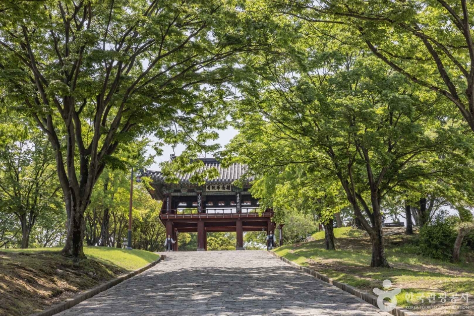 Jinjuseong Fortress (진주성)