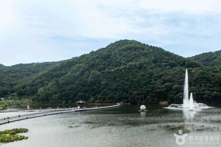 옥연지 송해공원