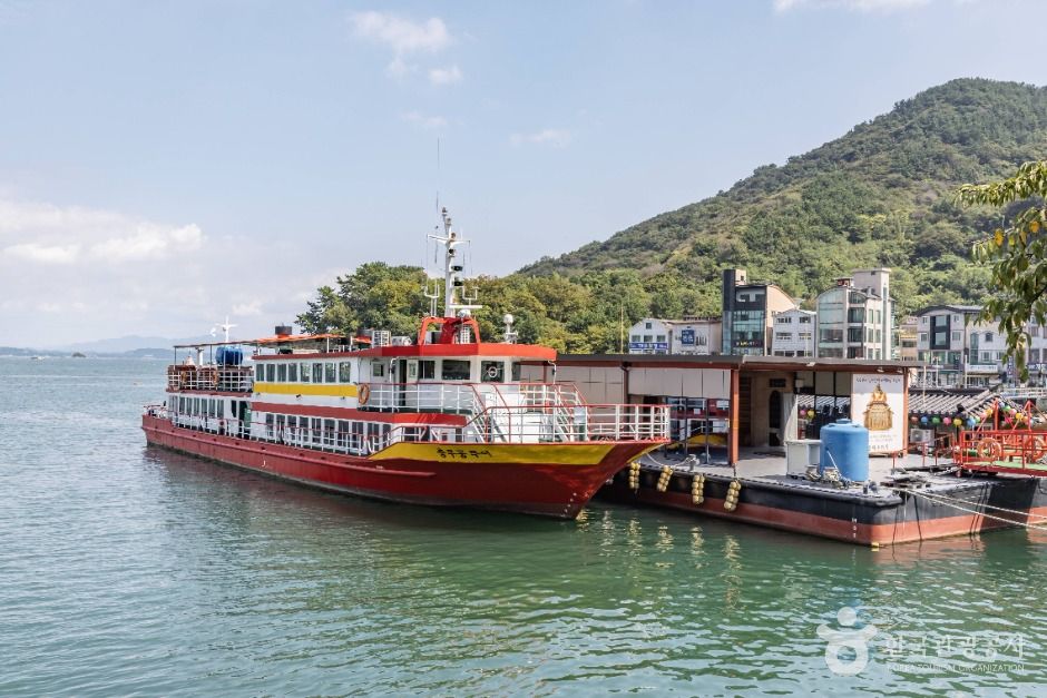 남해대교 유람선