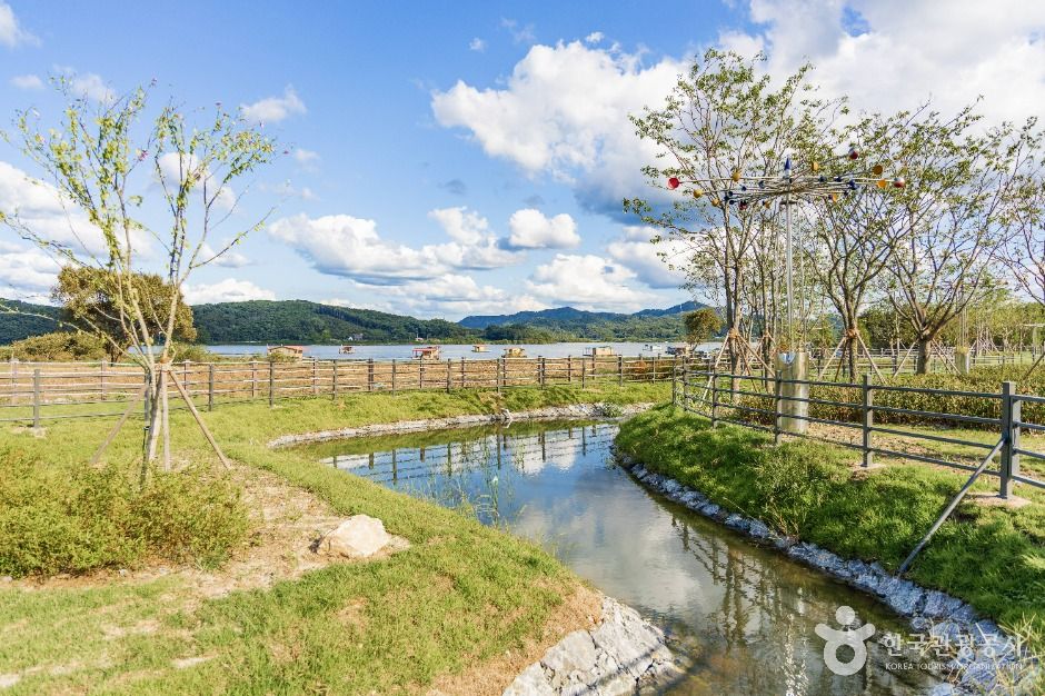 thumbnail-예당호중앙생태공원-4