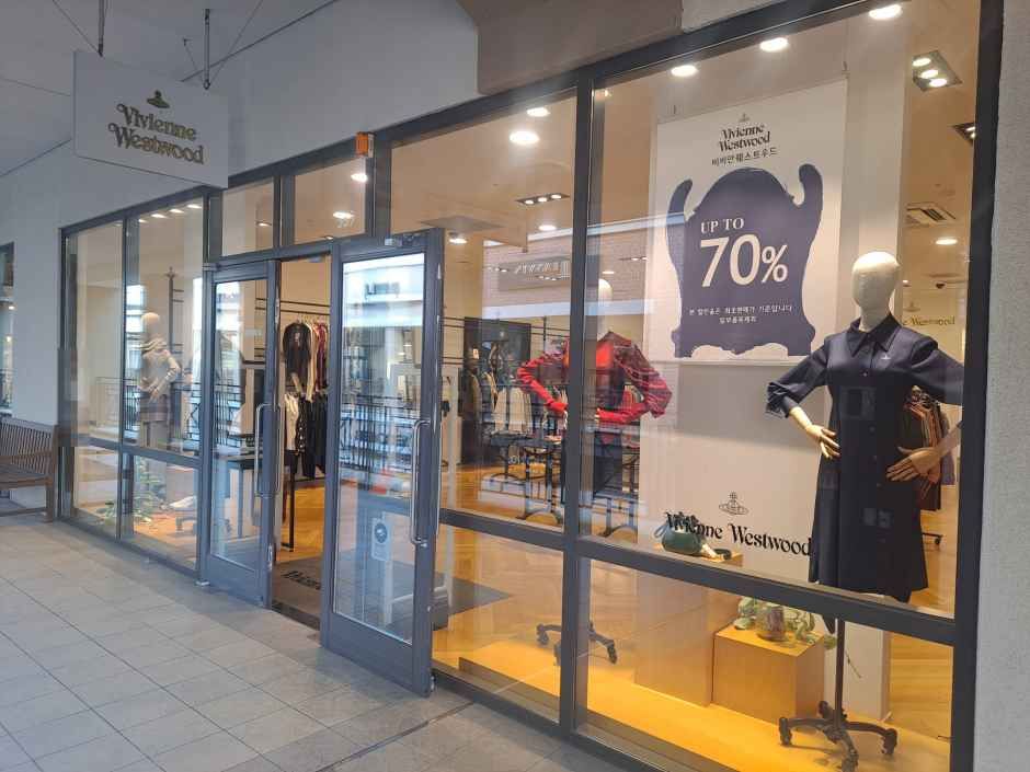 [事後免税店] Vivienne Westwood（ヴィヴィアン・ウエストウッド）・新世界サイモンプレミアムアウトレットパジュ（坡州）店(비비안웨스트우드 신세계사이먼프리미엄아울렛 파주점)