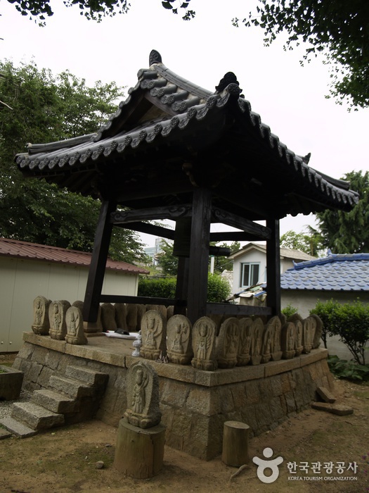 Dongguksa Temple (동국사)