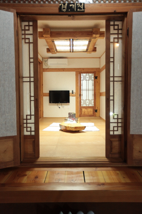 Bukyungdang (부경당)