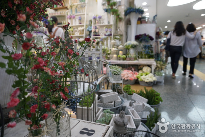 Подземный торговый центр Goto Mall в Каннаме (고투몰 (강남터미널 지하도상가))