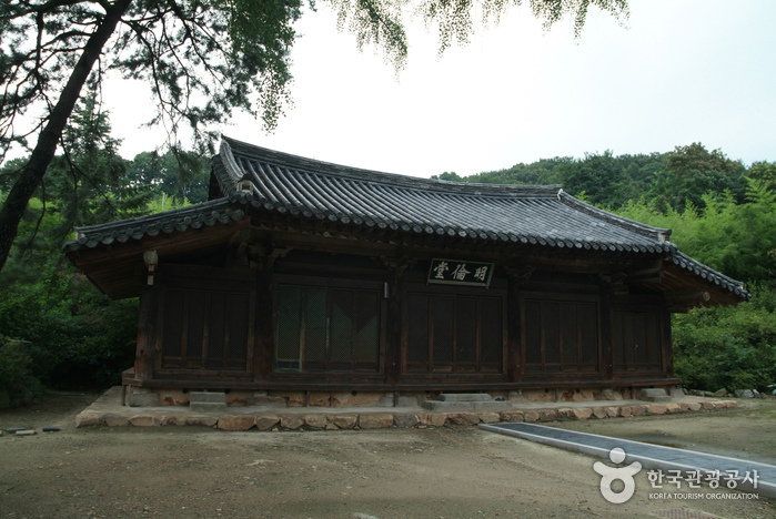 Jeonjuhyanggyo Confucian School (전주향교)