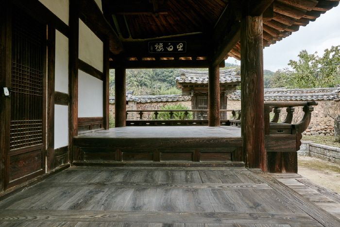 Village of the Nampyeong Mun Clan in Bon-ri (남평문씨본리세거지)