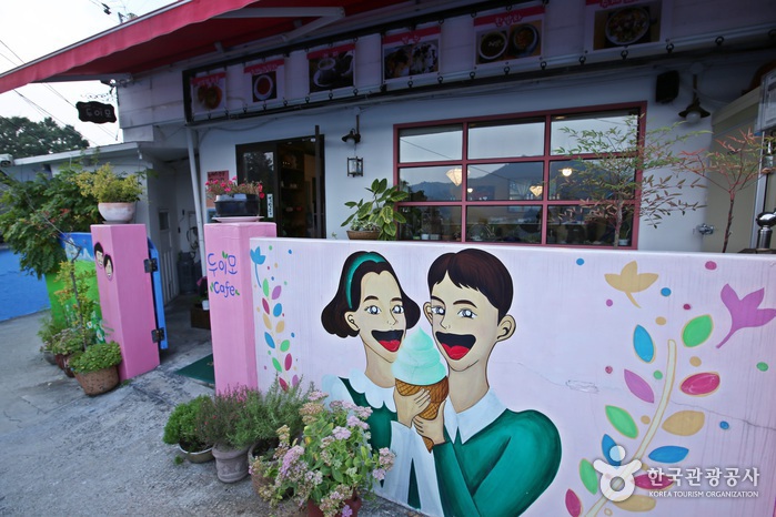 비빔밥와플이 유명한 카페 두이모