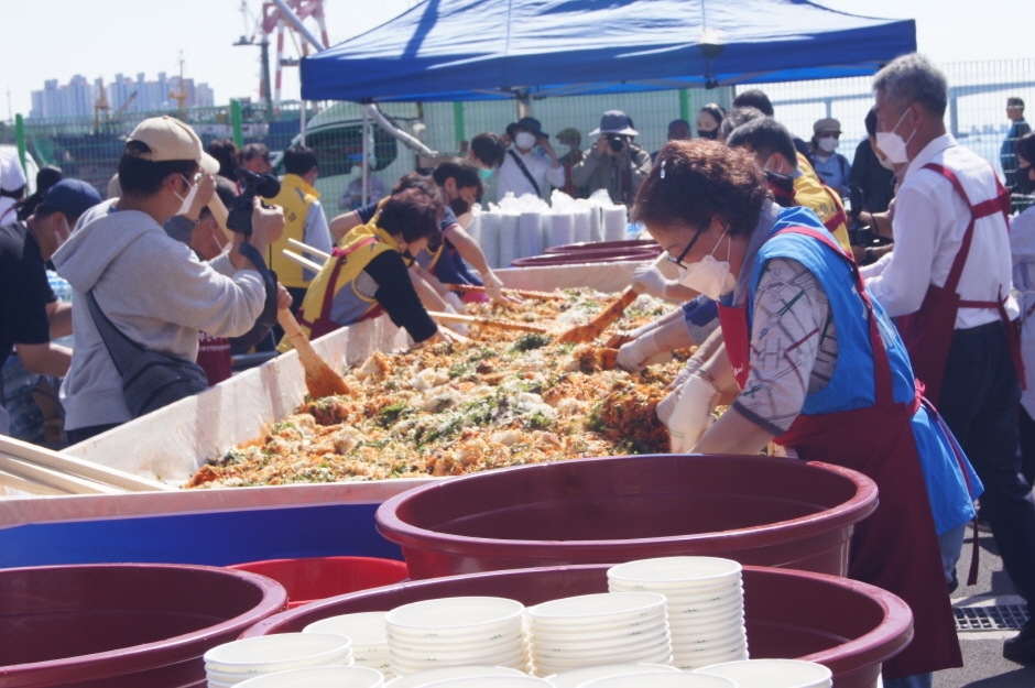 Busan Jagalchi Festival (부산자갈치축제)