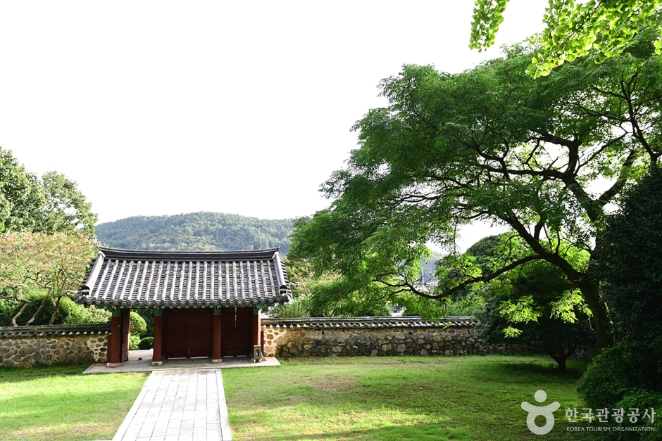 丽水忠愍祠（여수 충민사）