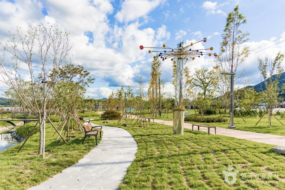 thumbnail-예당호중앙생태공원-5