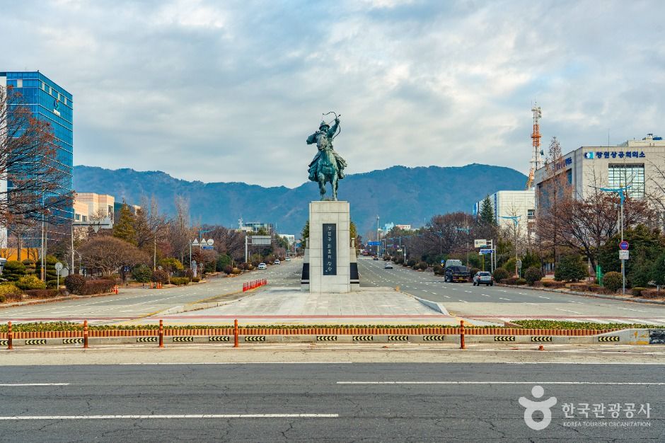 thumbnail-창원광장-4