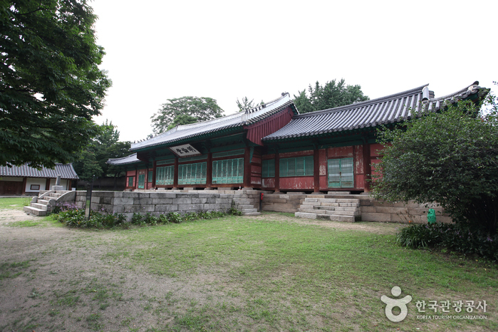 Munmyo Confucian Shrine and Seonggyungwan National Academy (서울 문묘와 성균관)