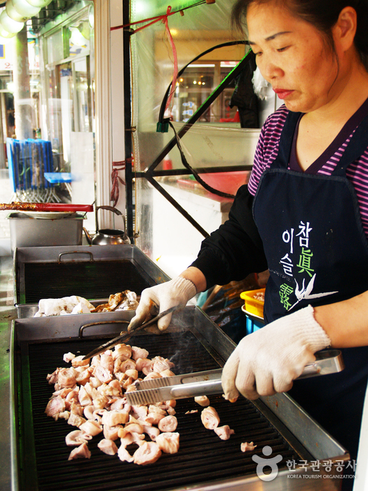 곱창을 서걱서걱 썰면 준비완료