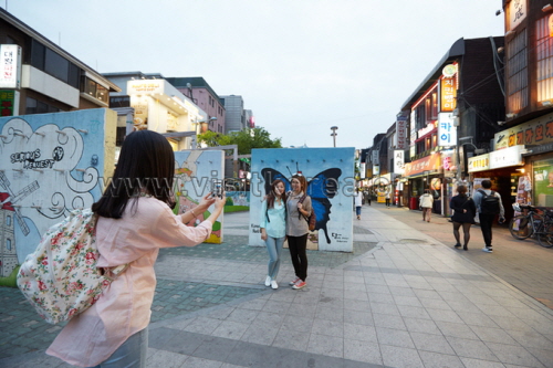Hongdae (Hongik Univ...