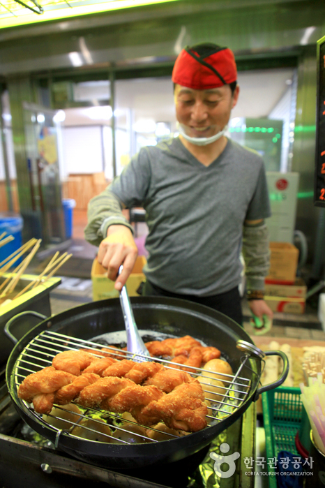 한번 먹으면 멈출 수 없는 왕꽈배기