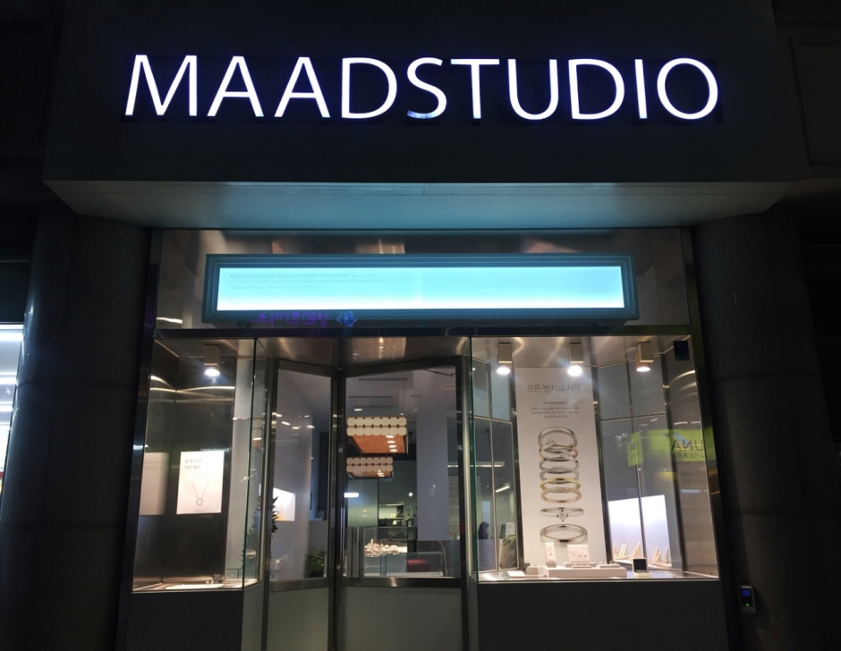 [事后免税店]MAADSTUDIO弘大店(메드스튜디오 홍대)