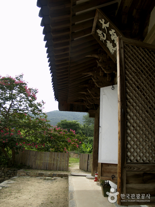 Gwisinsa Temple (귀신사)